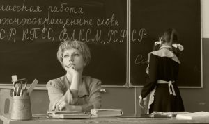 Не фарбувати волосся та не вдягати футболки з написами: в окупованому Луганську вводять дрес-код для учнів