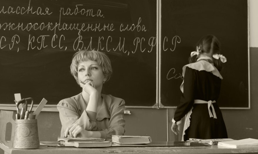 Не фарбувати волосся та не вдягати футболки з написами: в окупованому Луганську вводять дрес-код для учнів