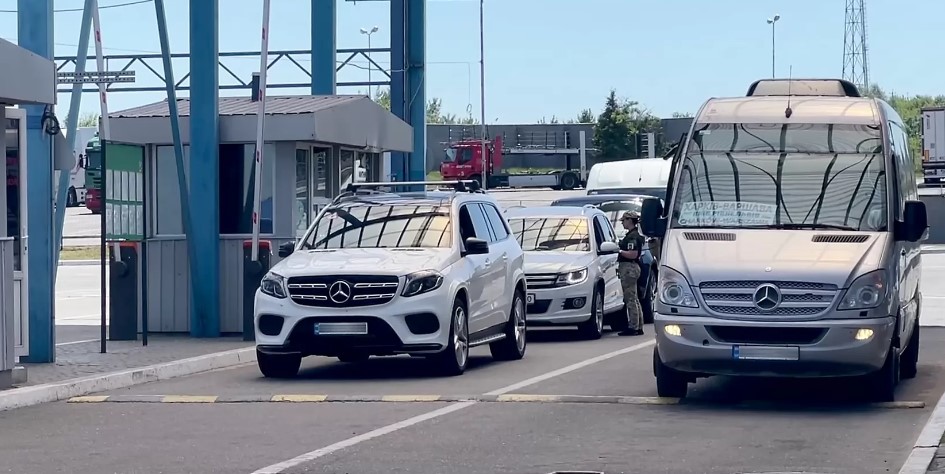 Чоловіки зможуть їздити в закордонні відрядження на 7 діб, – Свириденко