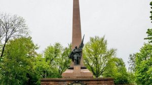 У Чернівцях приберуть радянські пам’ятники