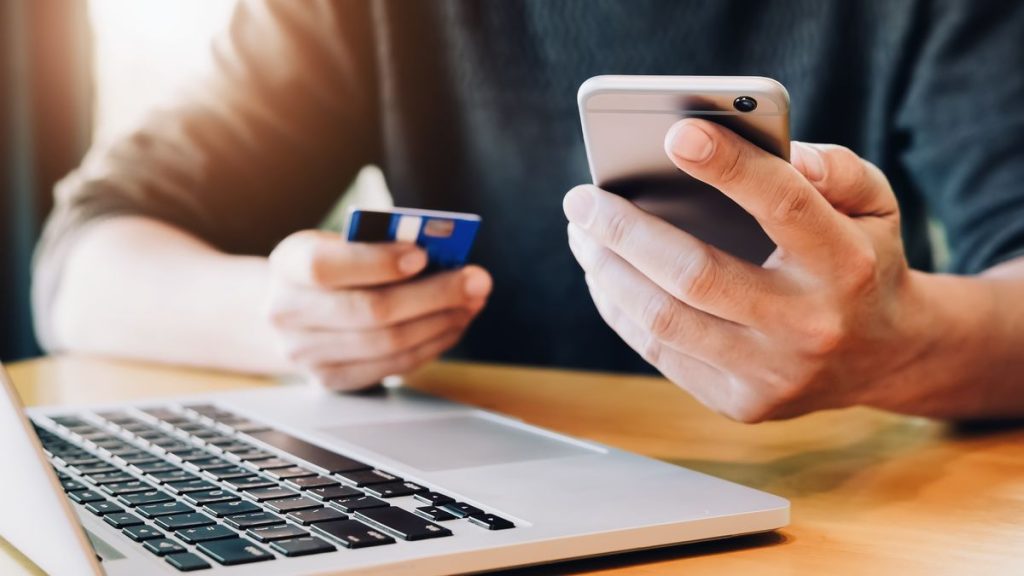 Поліція попереджає – шахраї наживаються на вашому горі у військовий час