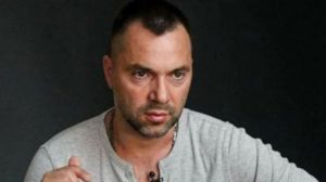 Росіяни планують незабаром наступати на двох напрямках, але не на Донбасі – Арестович
