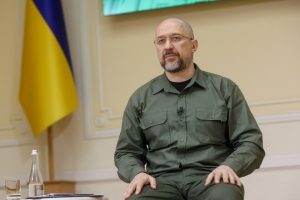 Мінімальна зарплата з грудня зросте до 6700 гривень – Шмигаль