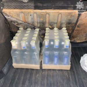 В Славянске задержали мужчину перевозившего 30 бутылок возможно водки