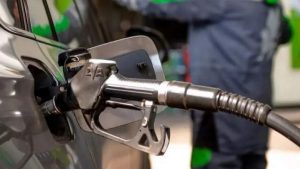 Депутати впровадили акциз на пальне: на скільки зросте ціна на АЗС