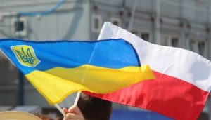 Українці в Польщі отримають значну суму: названо категорію громадян