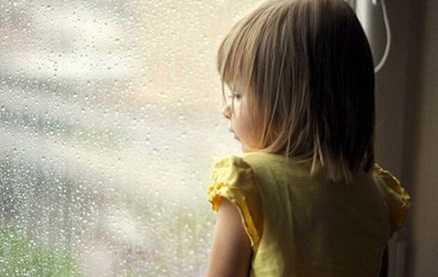 Кабмін заборонив усиновлювати дітей у кількох випадках: кого це торкнеться