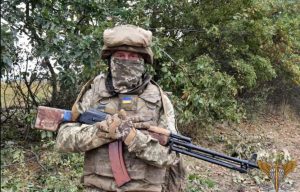 ВСУ потопили баржу с российскими военными и техникой у Новой Каховки