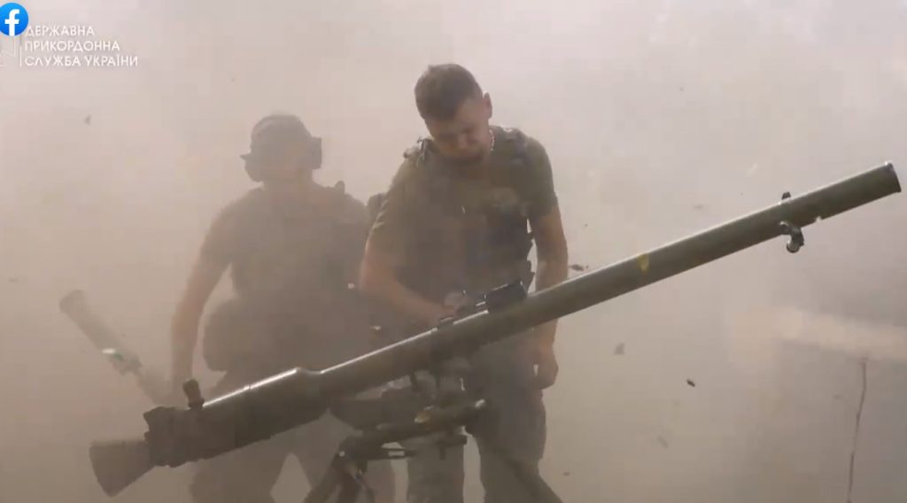Прикордонники показали, як в районі Святогірська завдають удари по позиціях росіян. Відео