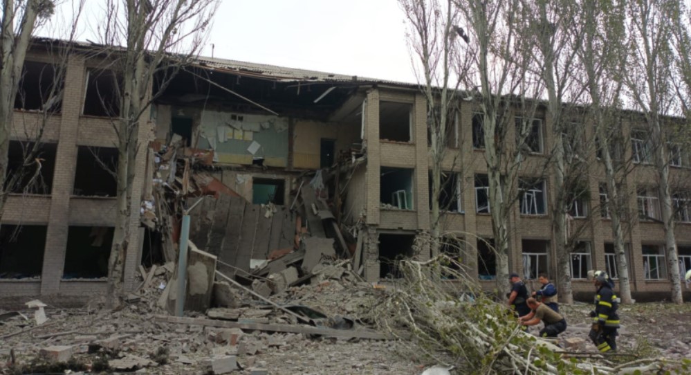 Рятувальники вилучили тіло загиблої жінки з-під завалів школи у Миколаївці