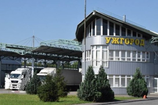З 15 вересня пропускний пункт “Ужгород” закриє піший перехід