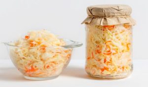 Миттєво квашена капуста в банці – швидкий і смачний рецепт!