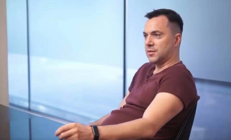 Арестович закликав українців готуватися до складних часів