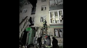 У Слов’янську працівники ДСНС врятували людей зі зруйнованого будинку