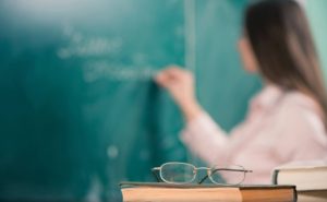 Через війну з України виїхали понад 16 тисяч вчителів