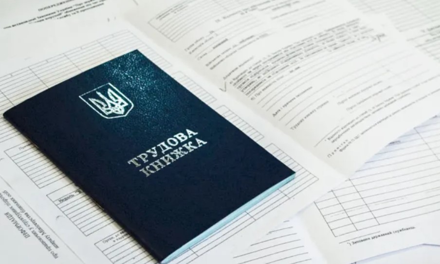 Які документи необхідні для оформлення пенсії в Україні: повний перелік