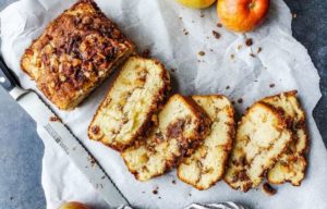 Вологий кекс з яблуками та корицею: рецепт ніжного та соковитого десерту до чаю