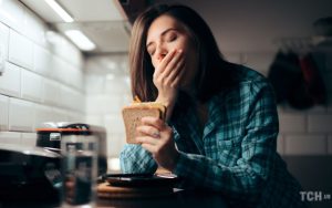 Не їжте на ніч: пізні вечері можуть збільшити ризик розвитку раку на 25%