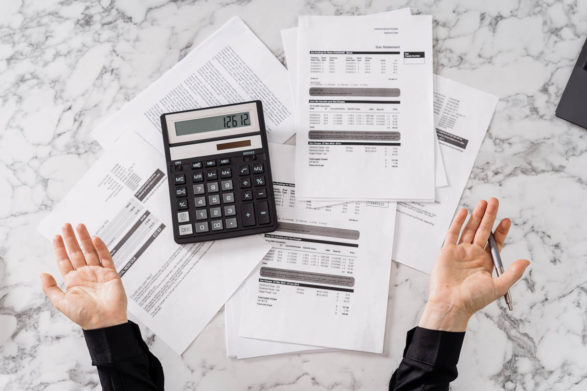 Українські біженці у Польщі мають сплачувати податки з українських доходів: для кого зроблять виняток