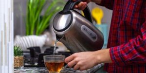 Українців закликали не користуватись електрочайниками та звичайними лампочками