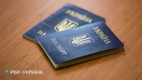 В Україні продовжили прострочені паспорти та посвідки на проживання: названо новий термін
