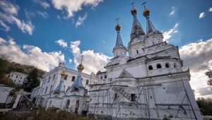 У Донецькій єпархії УПЦ МП жодного разу не згадали, що Святогірськ звільнено і що лавра тепер у безпеці