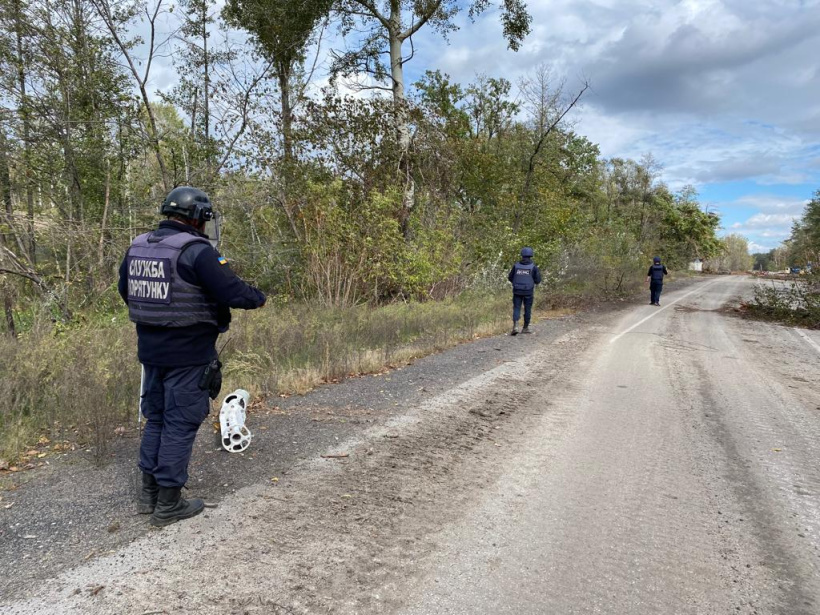 Піротехніки ДСНС продовжують розміновувати Святогірськ, Лиман та територію вздовж траси Слов‘янськ – Пришиб