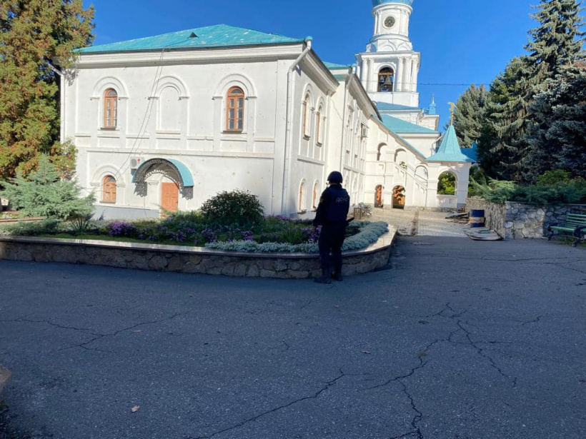 На території Святогірської Лаври за добу виявили та вилучили майже сотню вибухонебезпечних предметів