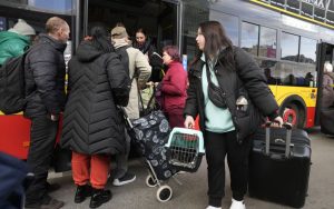 Експертка розповіла, скільки українським біженцям платять у Європі