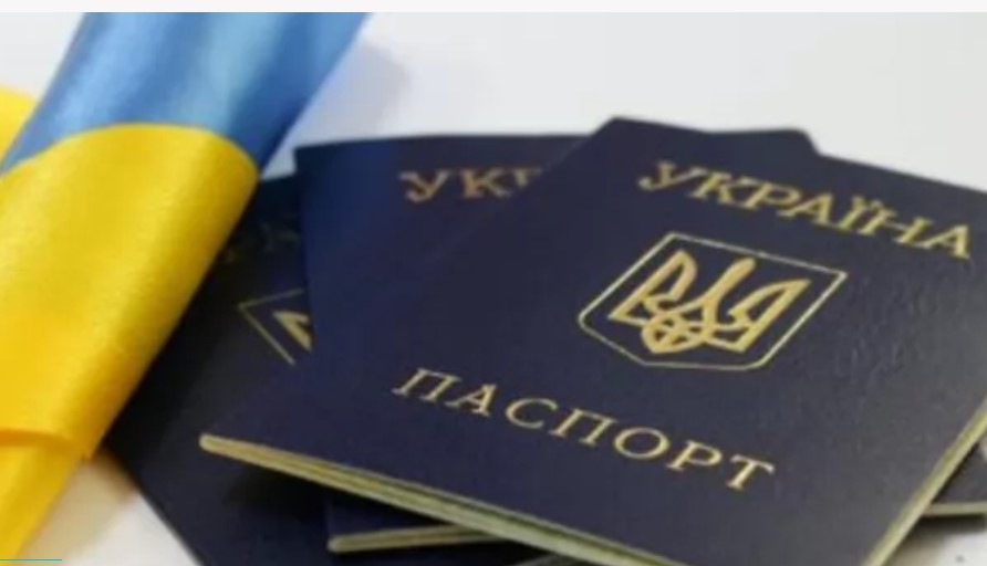 Українцям дозволили використати паспорти, у яких в період воєнного стану минув термін дії