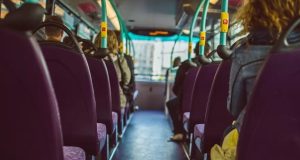 В Україні заборонили вмикати музику в маршрутках. За порушення каратимуть як пасажирів, так і водіїв