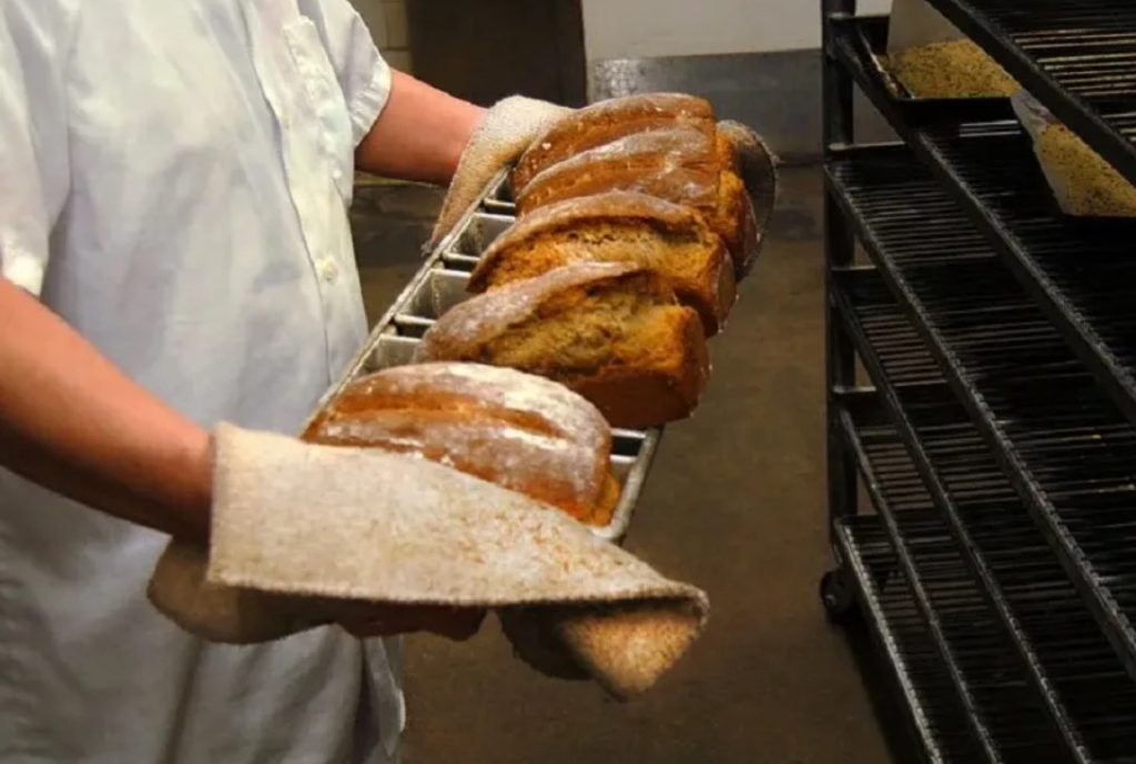 У визволеному Святогірську запрацює пекарня та відновлено мобільний зв’язок