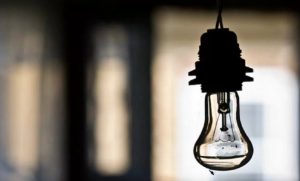 В “Укренерго” пояснили, чому відключають світло не за графіком