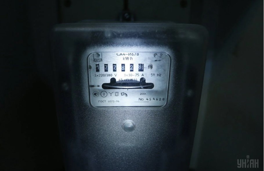 Українцям розповіли, скільки потрібно заощадити електроенергії, щоб не було відключень