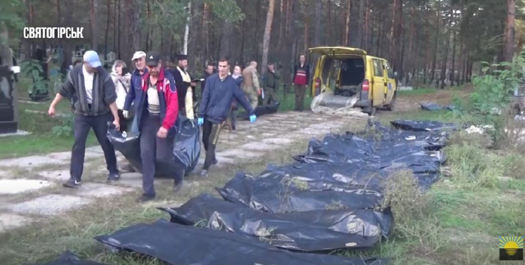 У Святогірську перепоховали тіла цивільних, які загинули під час окупації міста