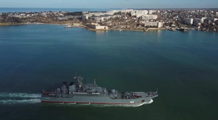 РФ тримає у трьох морях 17 кораблів і катерів з загальним залпом “Калібрів” 100 ракет