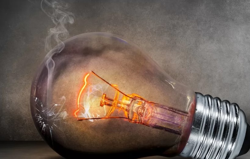 Українців закликають економити електрику не лише ввечері, а й вранці