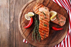 Їсти чи ні після шостої вечора: звідки взявся міф і коли краще вечеряти насправді