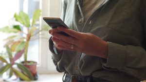 У СБУ попередили про програми із шахрайськими розсилками та закликали не скачувати їх