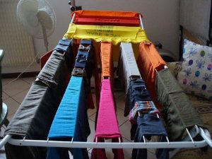 Як швидко висушити білизну, якщо у квартирі холодно?