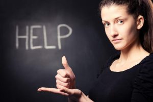 Чи можуть люди з вадами слуху та зору вчасно реагувати на повітряну тривогу?