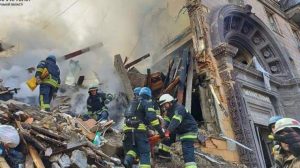 Ракетний удар по багатоповерхівках у Запоріжжі: кількість жертв зросла до 11