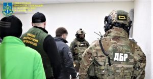 Два співробітника патрульної поліції Слов’янська та Краматорська підозрюються у продажі зброї