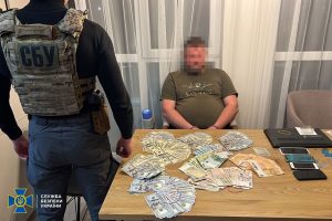 СБУ знешкодила злочинне угруповання, яке пропонувало «ухилянтам» виїхати до росії