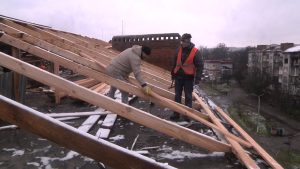 У Слов’янську ремонтують дахи житлових будинків