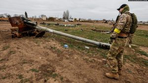 Горы уничтоженной техники и разрушенные здания – так выглядит аэропорт в Чернобаевке (фото)