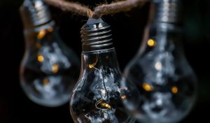 По всій країні, але за графіком. В “Укренерго” розповіли, як будуть вимикати світло