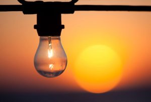 Енергосистема України вийшла з важкої аварії, проте в кожній області без світла сидять до 400 тисяч споживачів