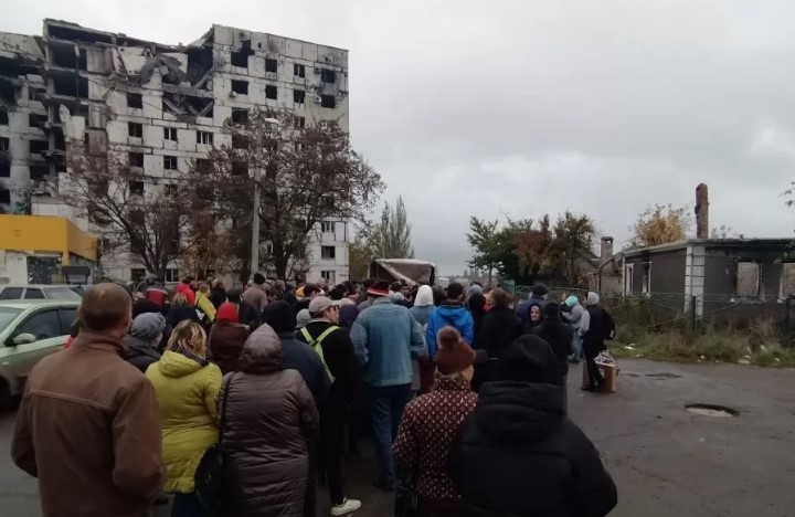 Окупанти знайшли в Маріуполі вцілілі квартири та збираються селити туди тих, хто залишився без житла