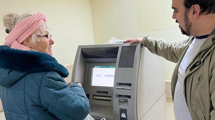 Ощадбанк скасував комісію за зняття готівки у банкоматах з карток інших банків